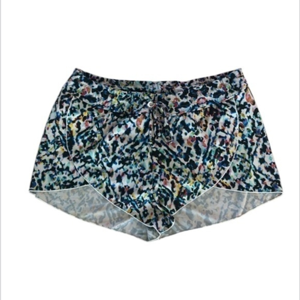 Athleta mulitcolor performance petal shorts size medium